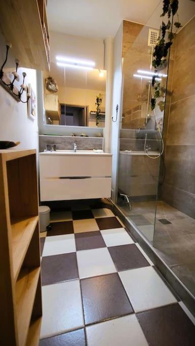Appartement Des Beaux-Arts 브장송 외부 사진