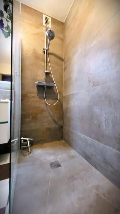 Appartement Des Beaux-Arts 브장송 외부 사진